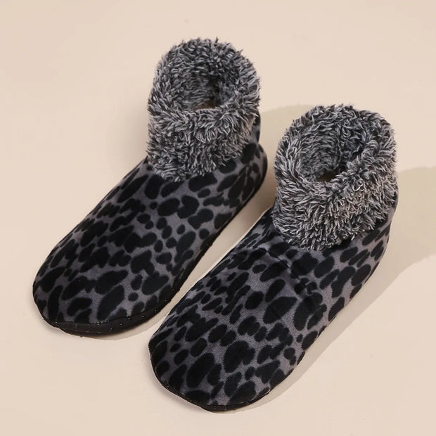 Wildly Cozy Leopard Print Socks: Warmth for Your Feet This Fall and Winter! 🐾❤️