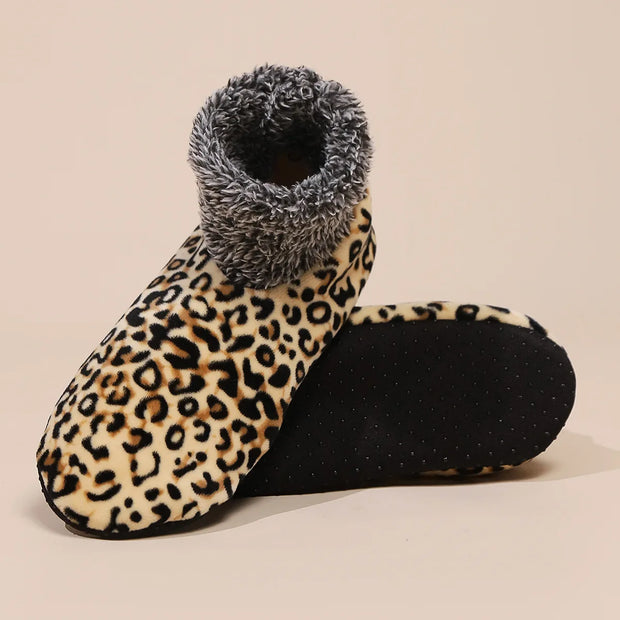 Wildly Cozy Leopard Print Socks: Warmth for Your Feet This Fall and Winter! 🐾❤️