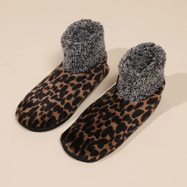 Wildly Cozy Leopard Print Socks: Warmth for Your Feet This Fall and Winter! 🐾❤️